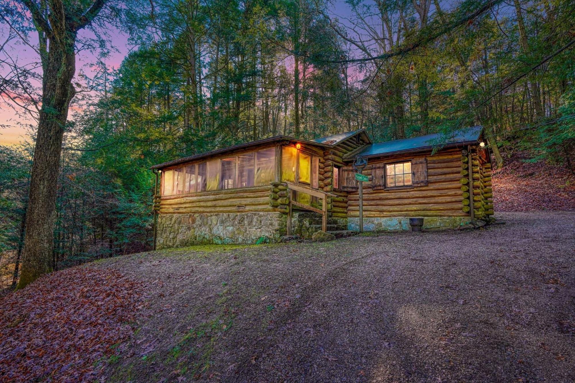 Russell Cabin Logan Exterior photo