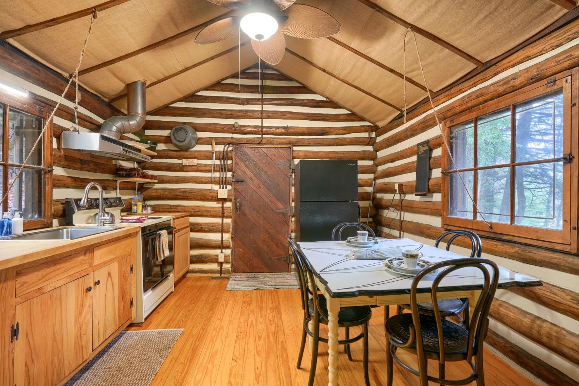 Russell Cabin Logan Exterior photo